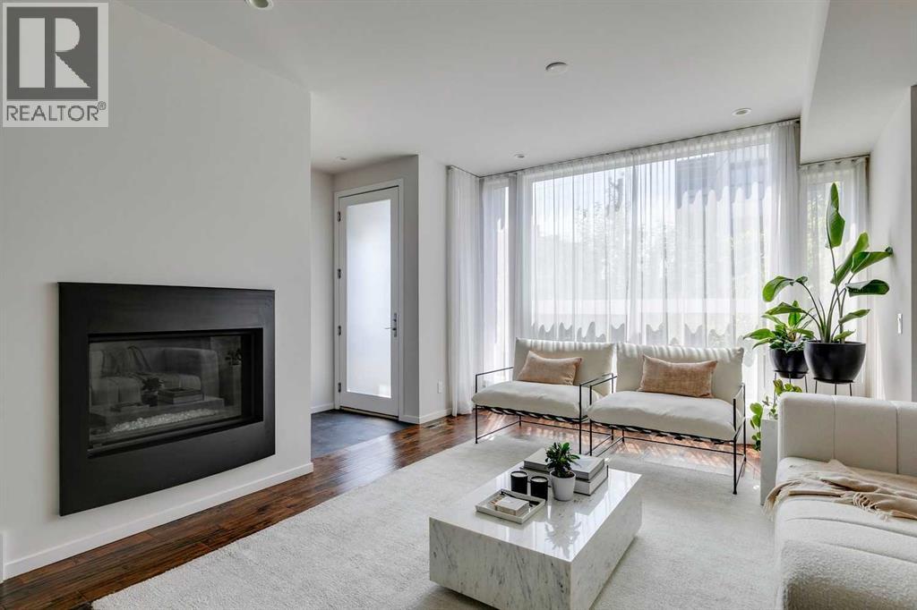 Row / Townhouse for Sale in 1710 35 Avenue SW|Calgary, Alberta T2T2B7 4