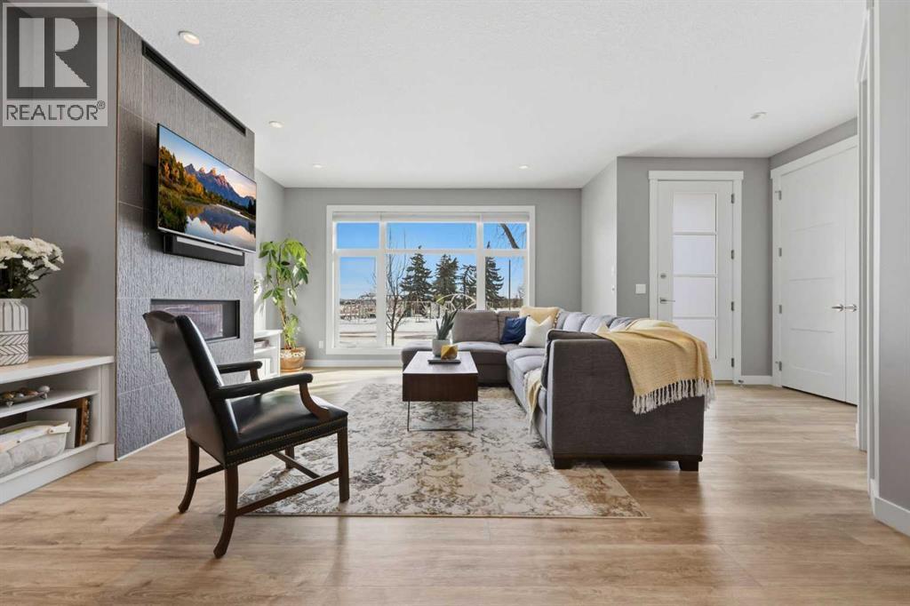 Duplex for Sale in 2313 7 Street NE|Calgary, Alberta T2E4C7 2