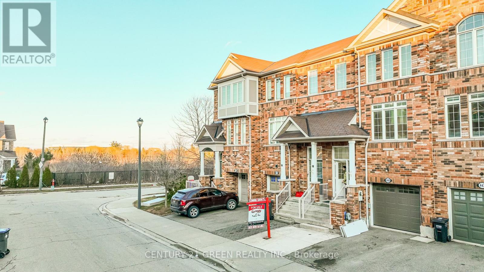 Row / Townhouse for Sale in 449 ASPENDALE CRESCENT|Mississauga (Meadowvale Village), Ontario L5W0E7 2