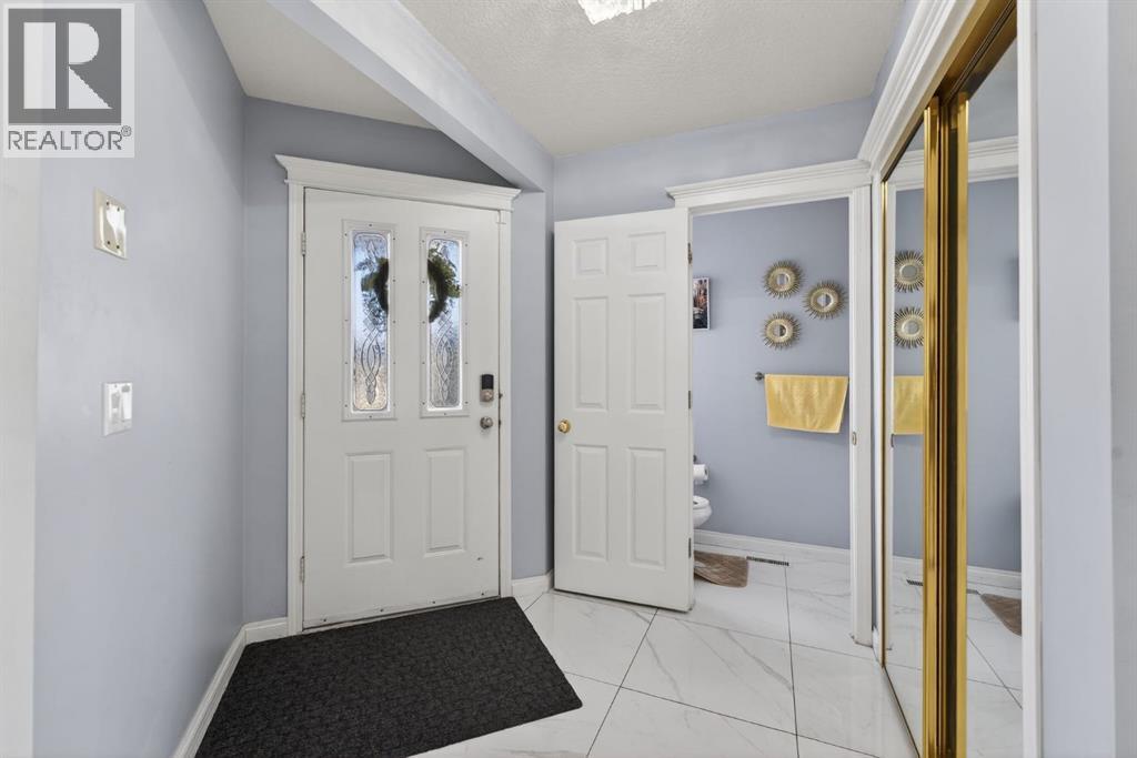 House for Sale in 232 San Fernando Place NE|Calgary, Alberta T1Y7J2 2