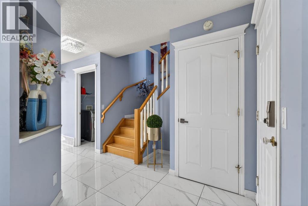 House for Sale in 232 San Fernando Place NE|Calgary, Alberta T1Y7J2 4