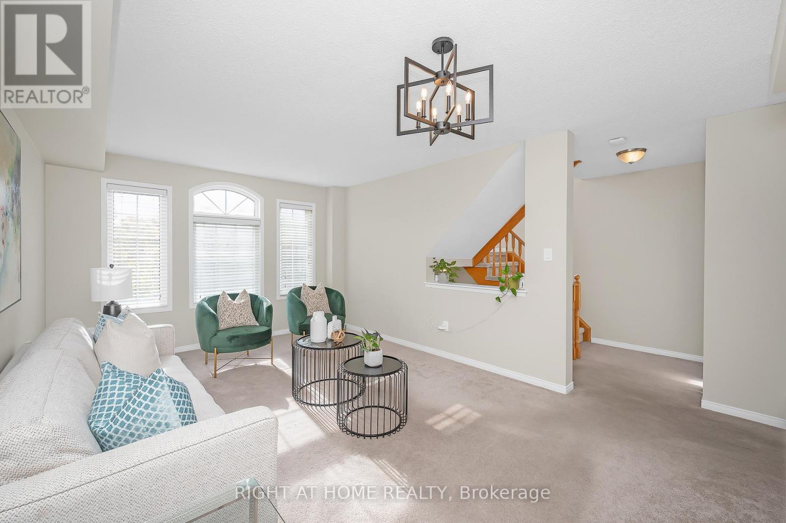 Row / Townhouse for Sale in 107 BERNARD AVENUE|Brampton (Fletcher's Creek South), Ontario L6Y5S9 5