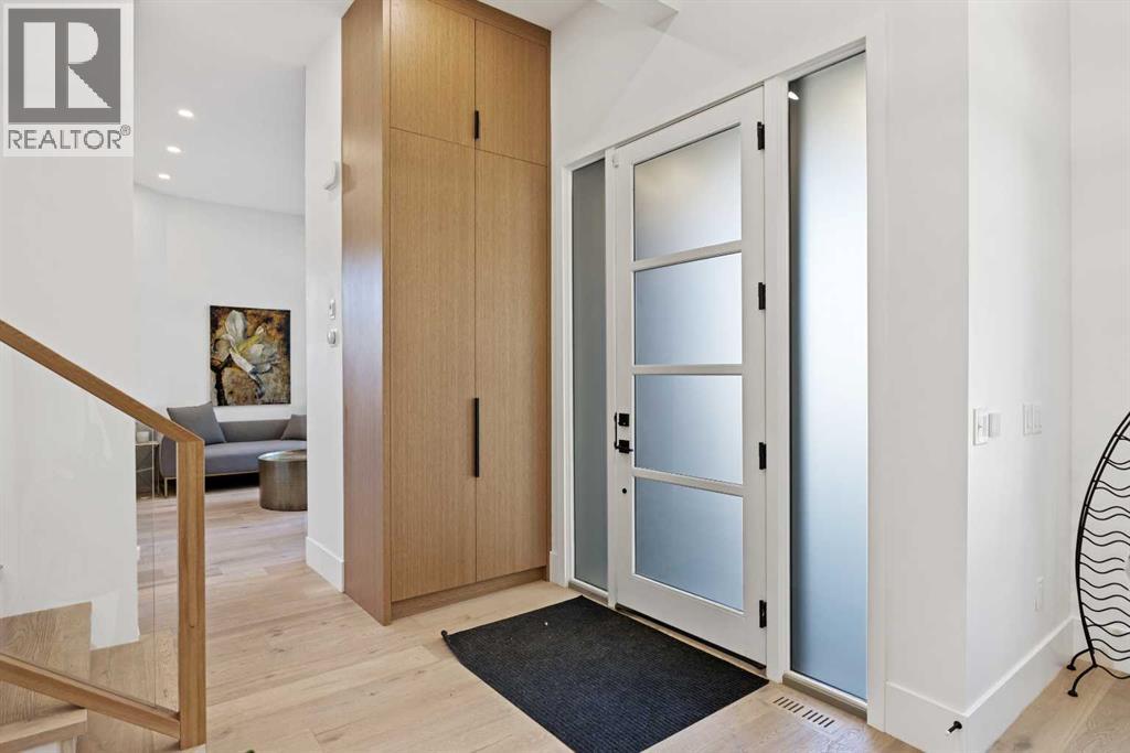 House for Sale in 809 Drury Avenue NE|Calgary, Alberta T2E0M3 4