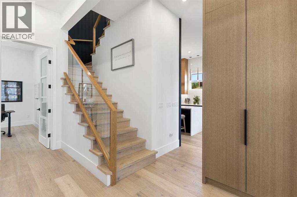 House for Sale in 809 Drury Avenue NE|Calgary, Alberta T2E0M3 5