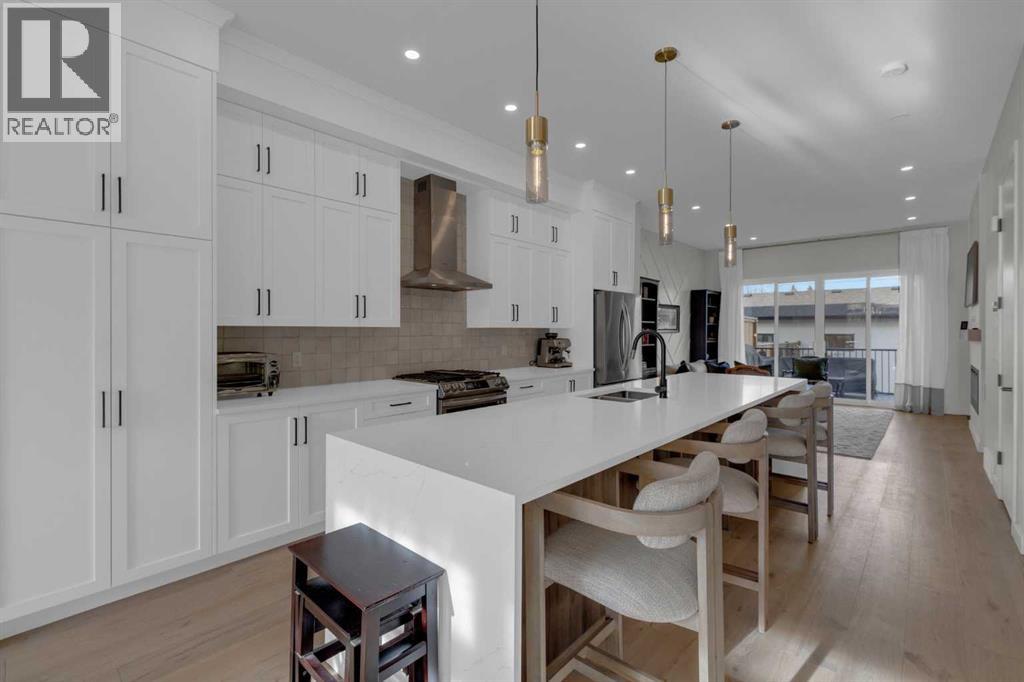 Duplex for Sale in 7712 36 Avenue NW|Calgary, Alberta T3B1V3 2