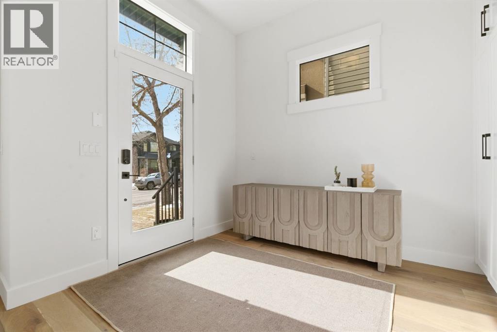 Duplex for Sale in 2024 49 Avenue SW|Calgary, Alberta T2T2V4 2