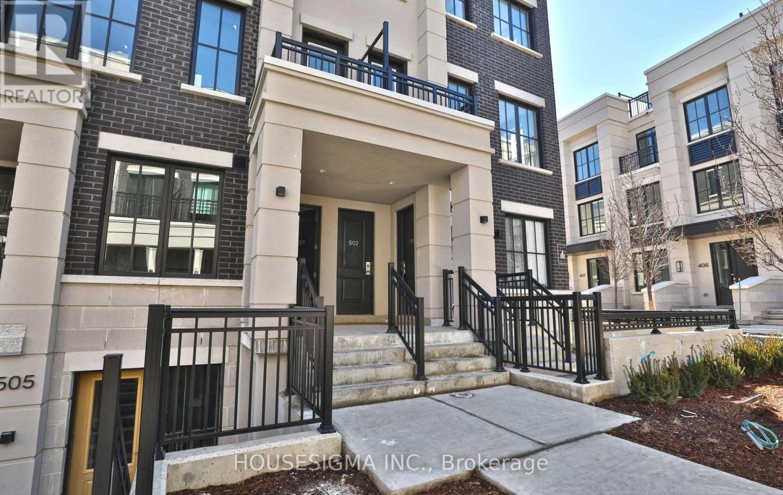 Row / Townhouse for Sale in 502 - 657 CRICKLEWOOD DRIVE|Mississauga (Mineola), Ontario L5G0B8 2