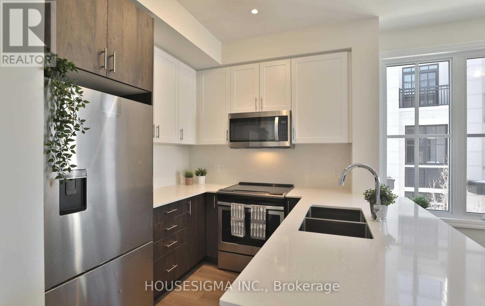 Row / Townhouse for Sale in 502 - 657 CRICKLEWOOD DRIVE|Mississauga (Mineola), Ontario L5G0B8 5