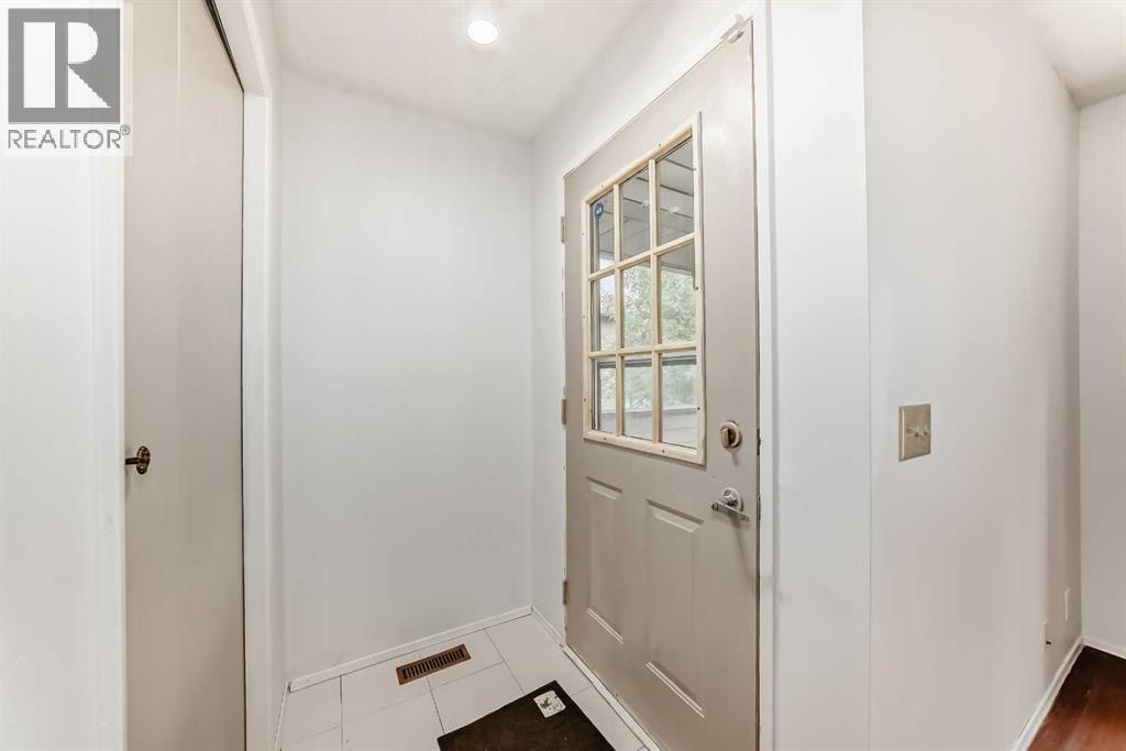 Row / Townhouse for Sale in #11, 380 Bermuda Drive NW|Calgary, Alberta T3K2B2 2