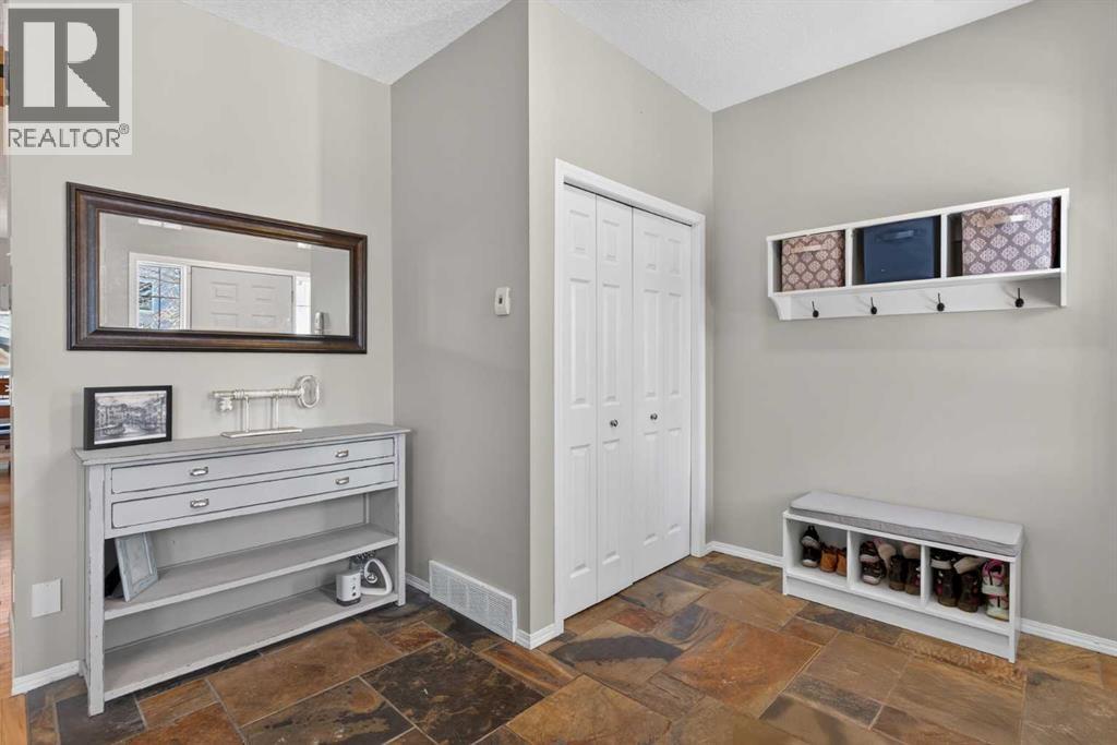 House for Sale in 389 Elgin Way SE|Calgary, Alberta T2Z4A7 5