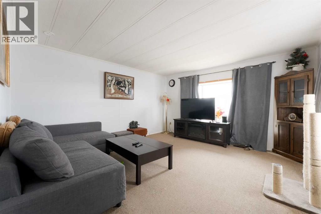 Mobile Home for Sale in 302, 6220 17 Avenue SE|Calgary, Alberta T2A0W6 2