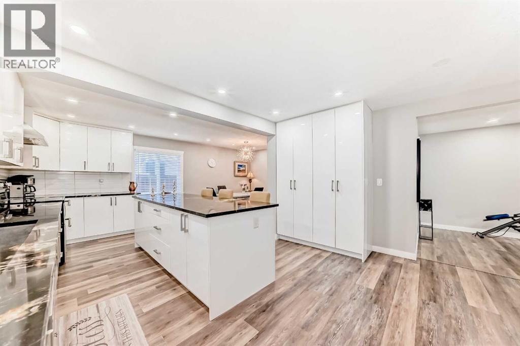 House for Sale in 6403 35 Avenue NW|Calgary, Alberta T3B1S5 5