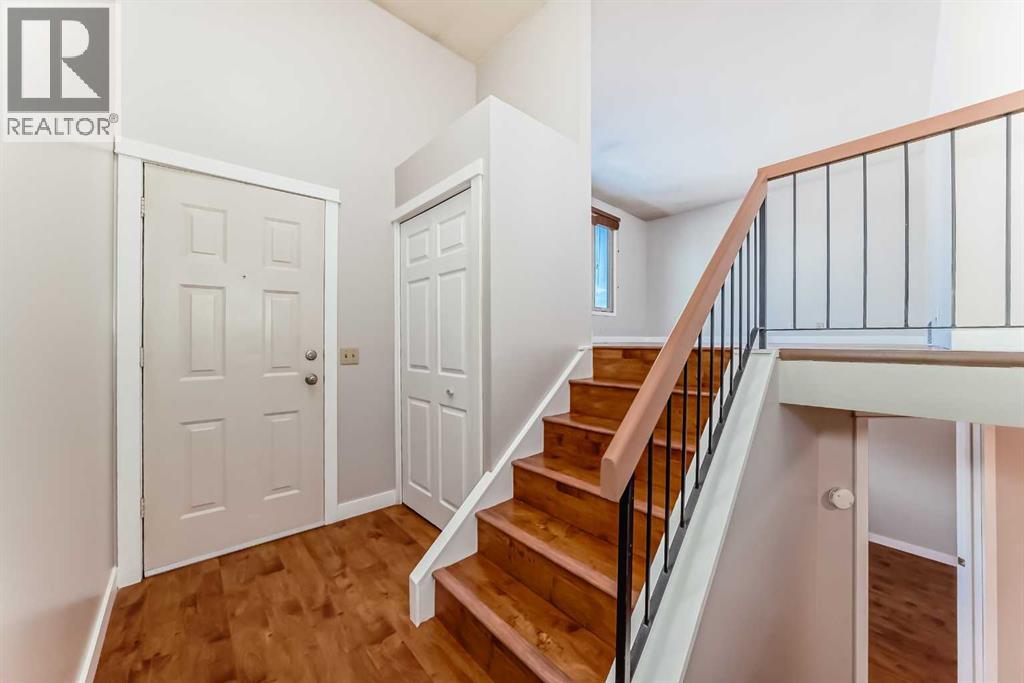 House for Sale in 72 Whitehaven Road NE|Calgary, Alberta T1Y6A4 2