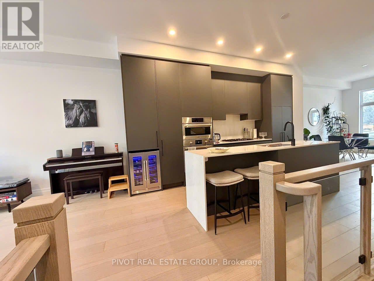 Row / Townhouse for Sale in 64 - 35 LOU PARSONS WAY|Mississauga (Port Credit), Ontario L5H0B2 2