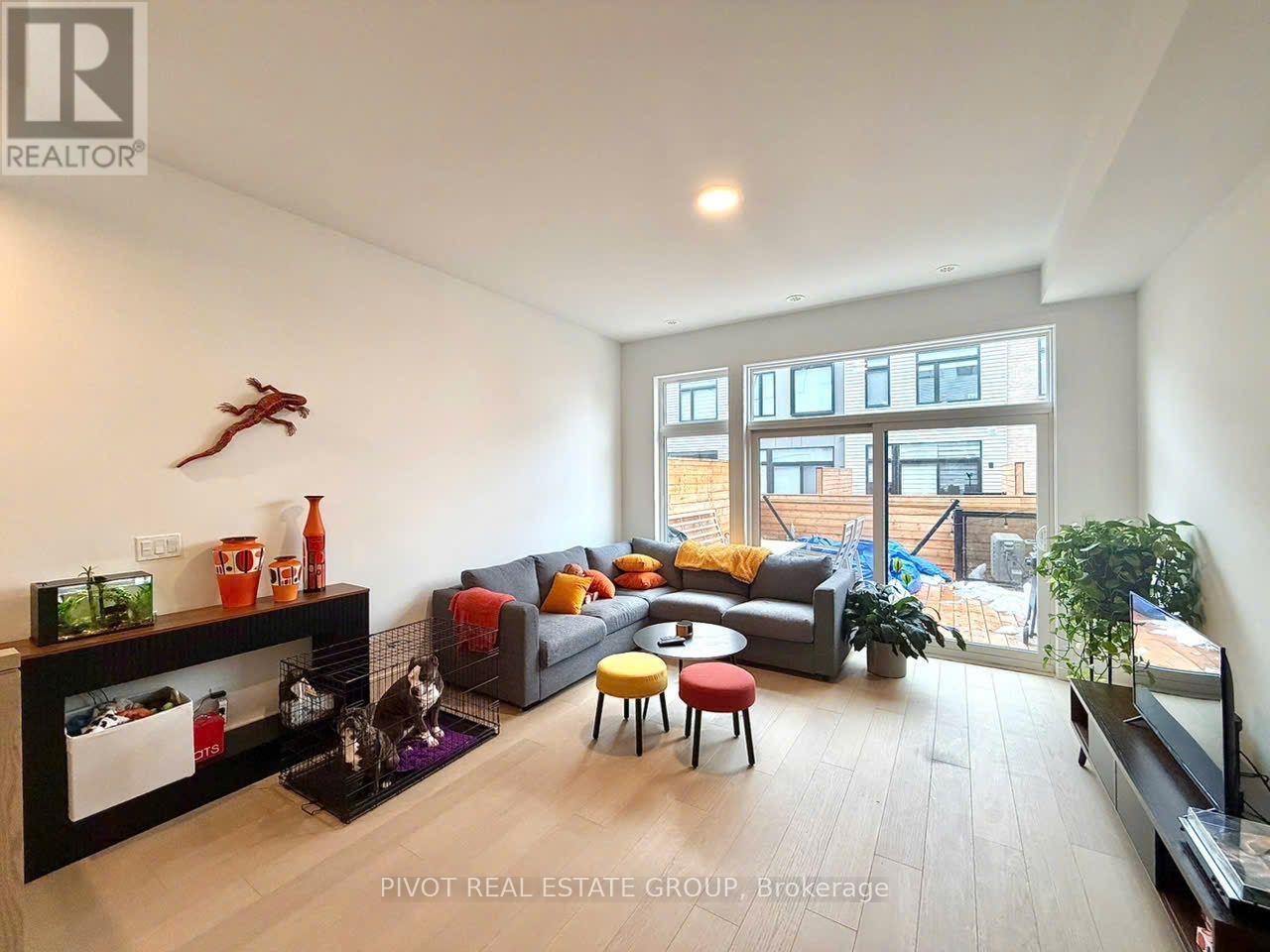 Row / Townhouse for Sale in 64 - 35 LOU PARSONS WAY|Mississauga (Port Credit), Ontario L5H0B2 3