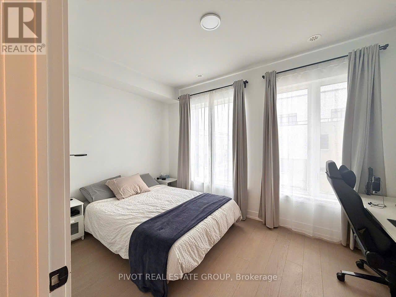 Row / Townhouse for Sale in 64 - 35 LOU PARSONS WAY|Mississauga (Port Credit), Ontario L5H0B2 4