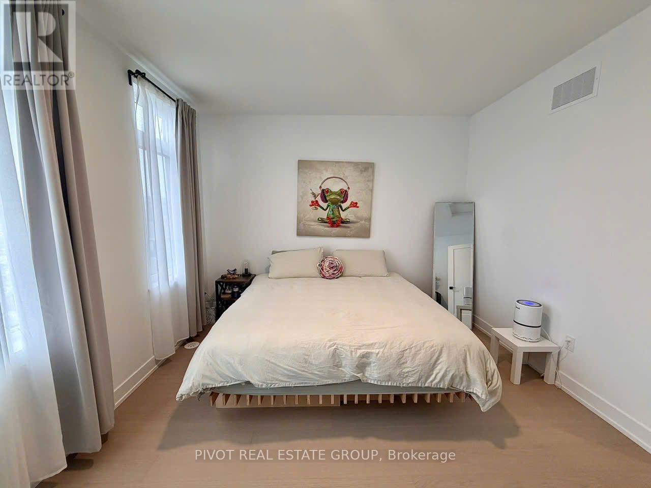 Row / Townhouse for Sale in 64 - 35 LOU PARSONS WAY|Mississauga (Port Credit), Ontario L5H0B2 5