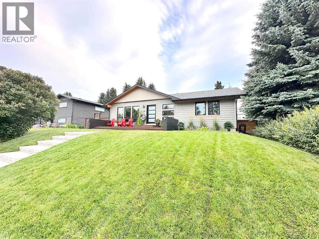 House for Sale in 139 Wildwood Drive SW|Calgary, Alberta T3C3C7 2