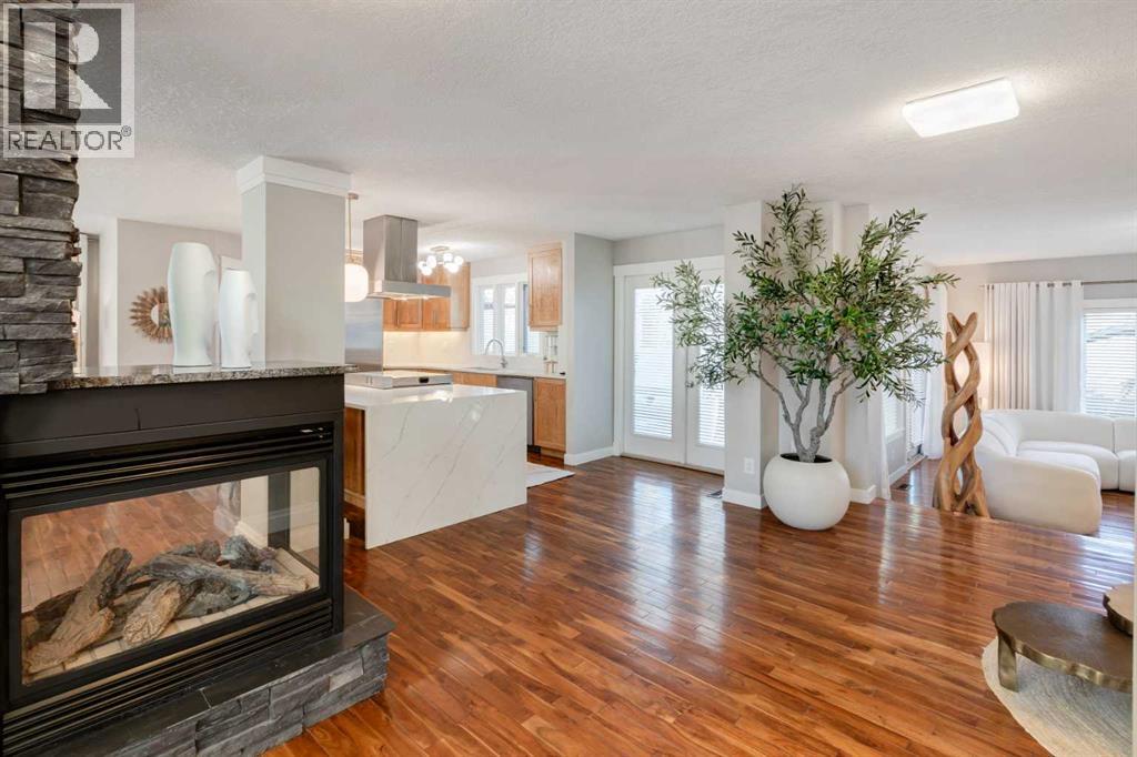 House for Sale in 38 Lissington Drive SW|Calgary, Alberta T3E5E1 4