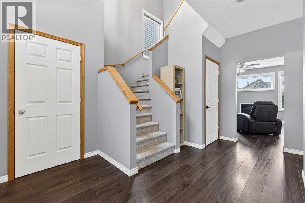 House for Sale in 1153 Prestwick Circle SE|Calgary, Alberta T2Z3L3 4