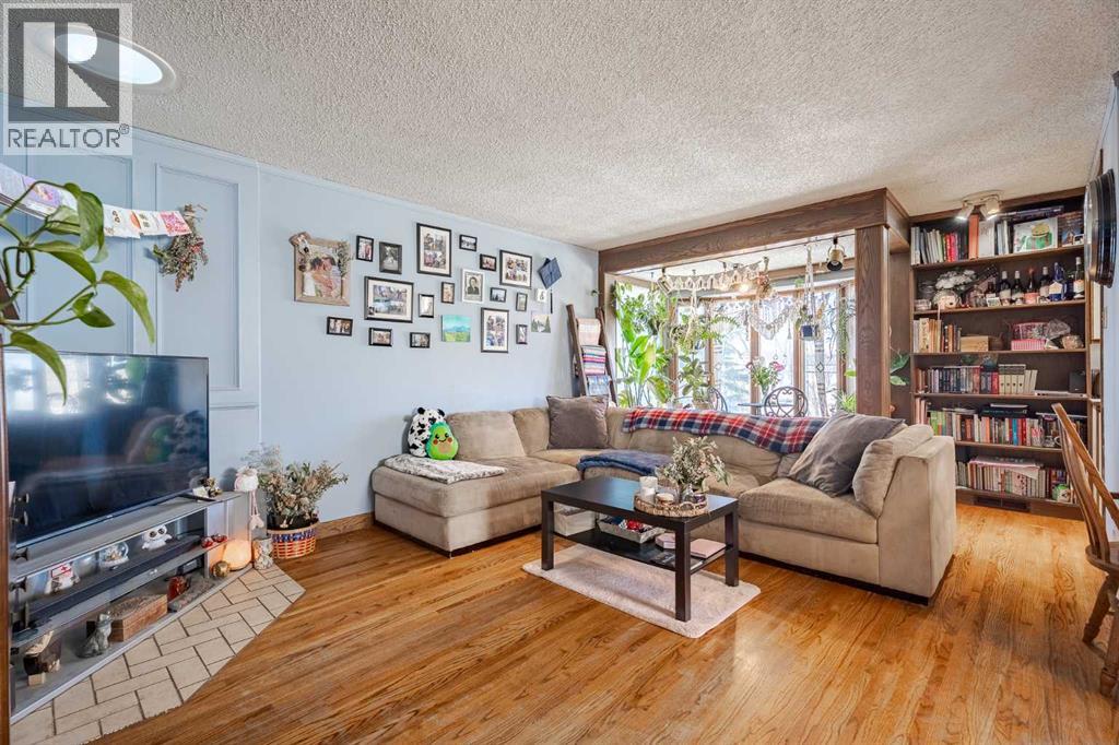 Duplex for Sale in 3124 14 Street NW|Calgary, Alberta T2K1H8