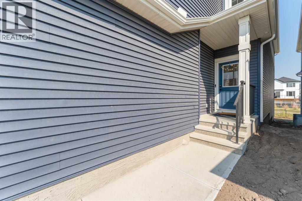 House for Sale in 200 Lewiston Drive NE|Calgary, Alberta T3P2H9 2