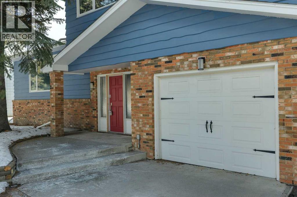 House for Sale in 4023 Varmoor Road NW|Calgary, Alberta T3A0B1 2