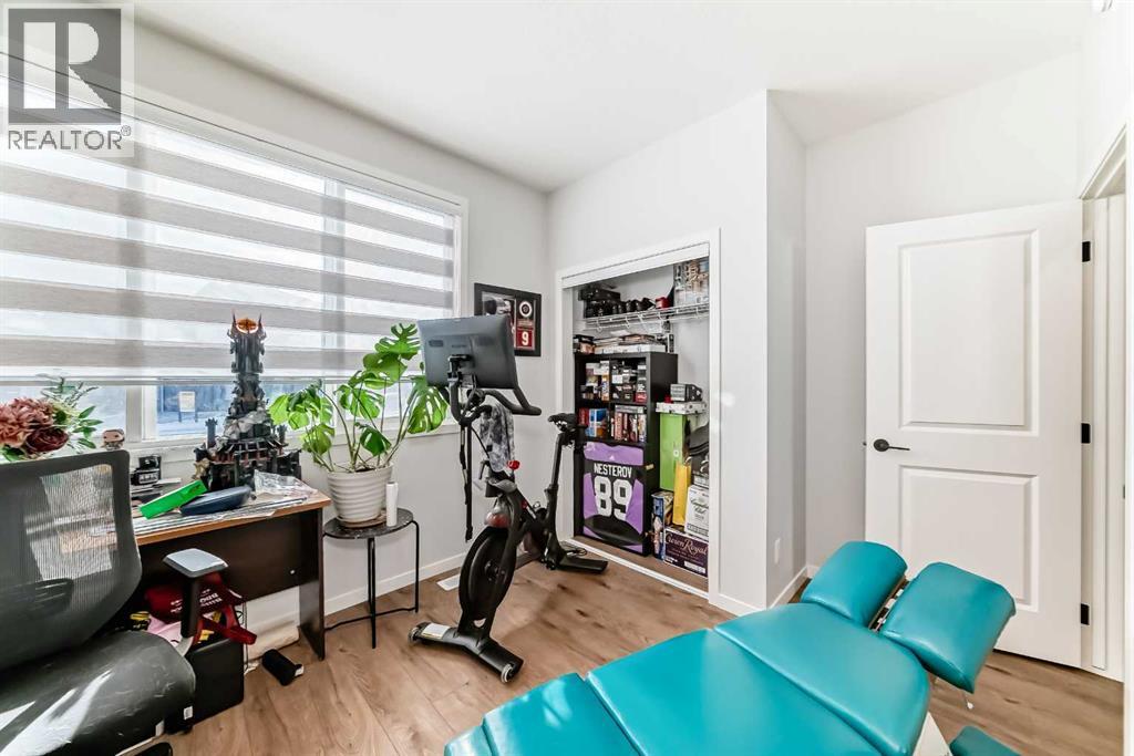 House for Sale in 160 Lucas Common NW|Calgary, Alberta T3P2B3 3