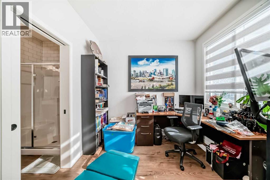 House for Sale in 160 Lucas Common NW|Calgary, Alberta T3P2B3 2