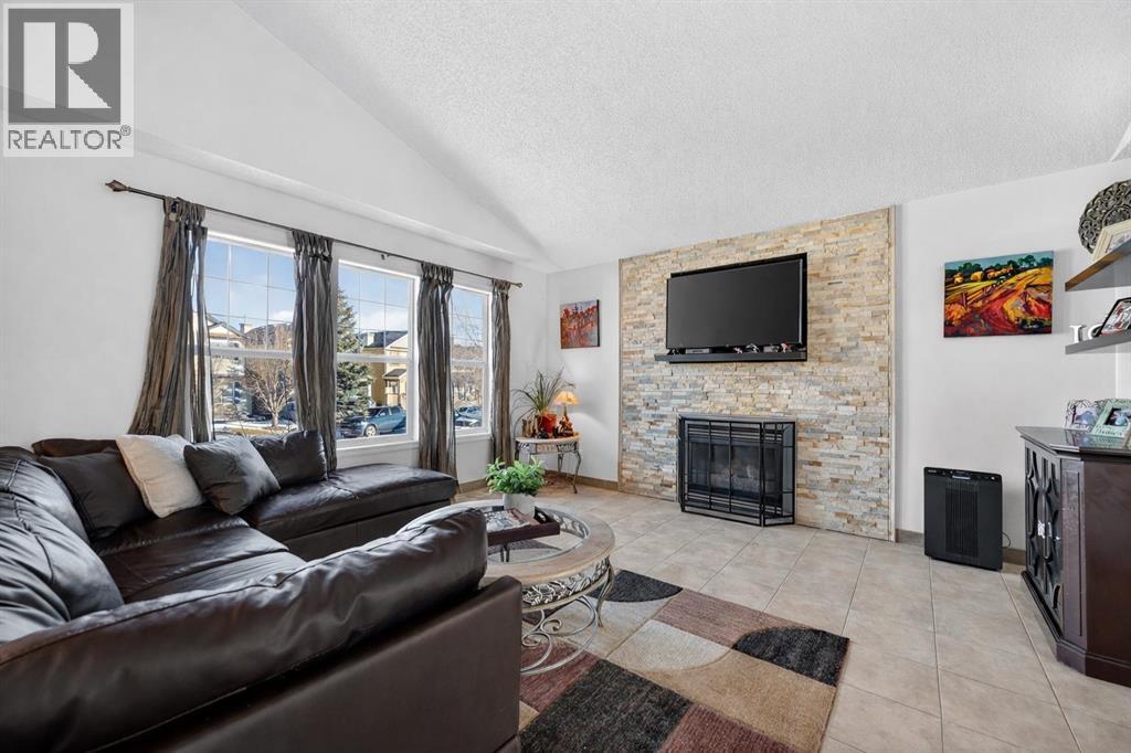 House for Sale in 131 Covepark Place NE|Calgary, Alberta T3K6A1 3