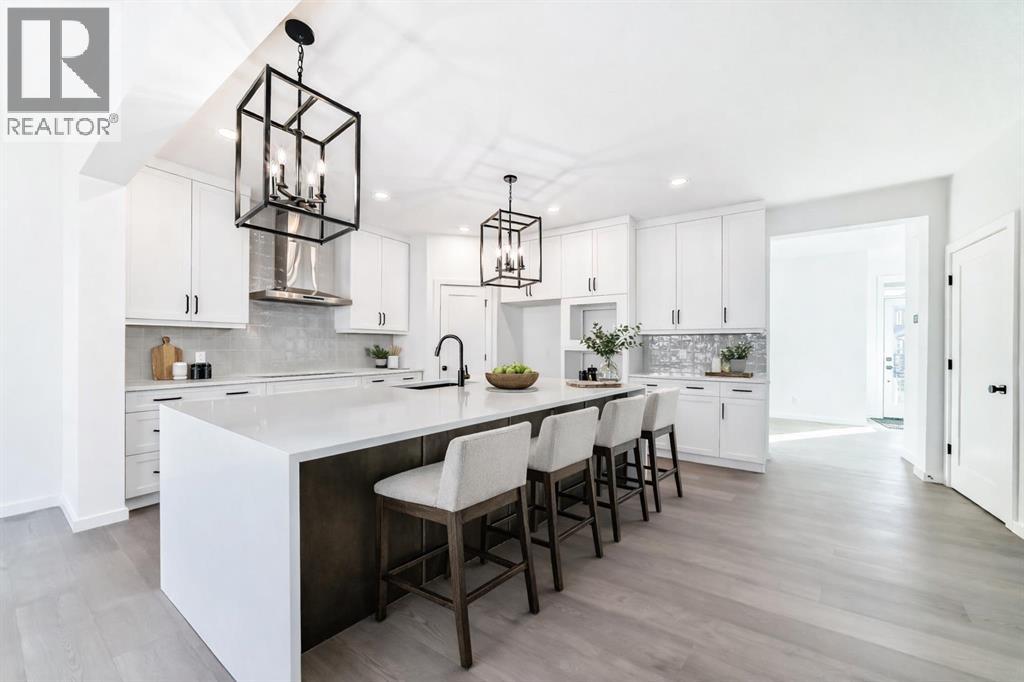 House for Sale in 10 Rodelle Common NW|Calgary, Alberta T3L0N2 2