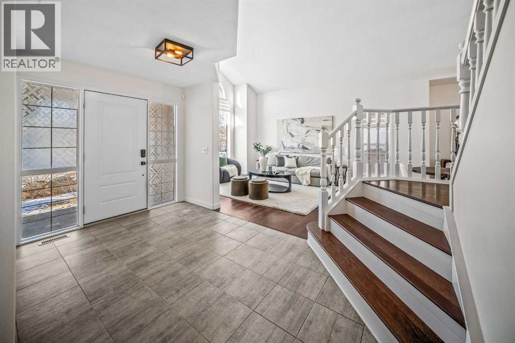 House for Sale in 95 Sierra Madre Crescent SW|Calgary, Alberta T3H3M5 4