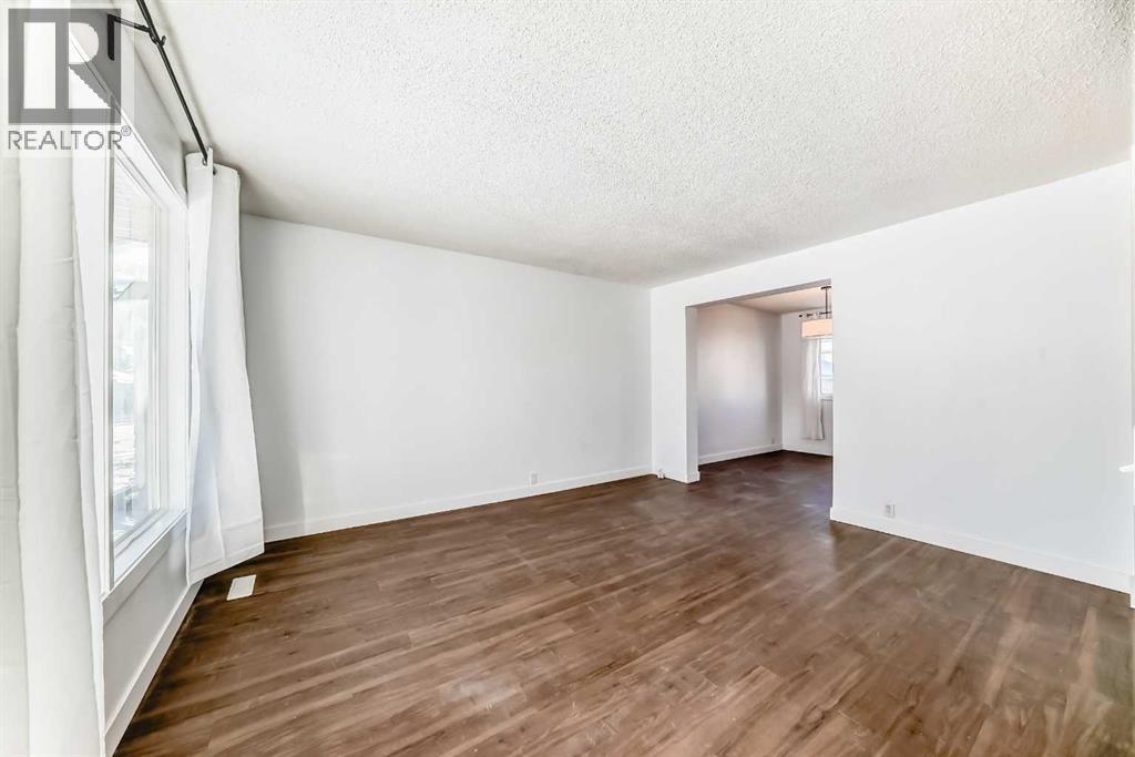 House for Sale in 60 Erin Mount Crescent SE|Calgary, Alberta T2B2S3 5