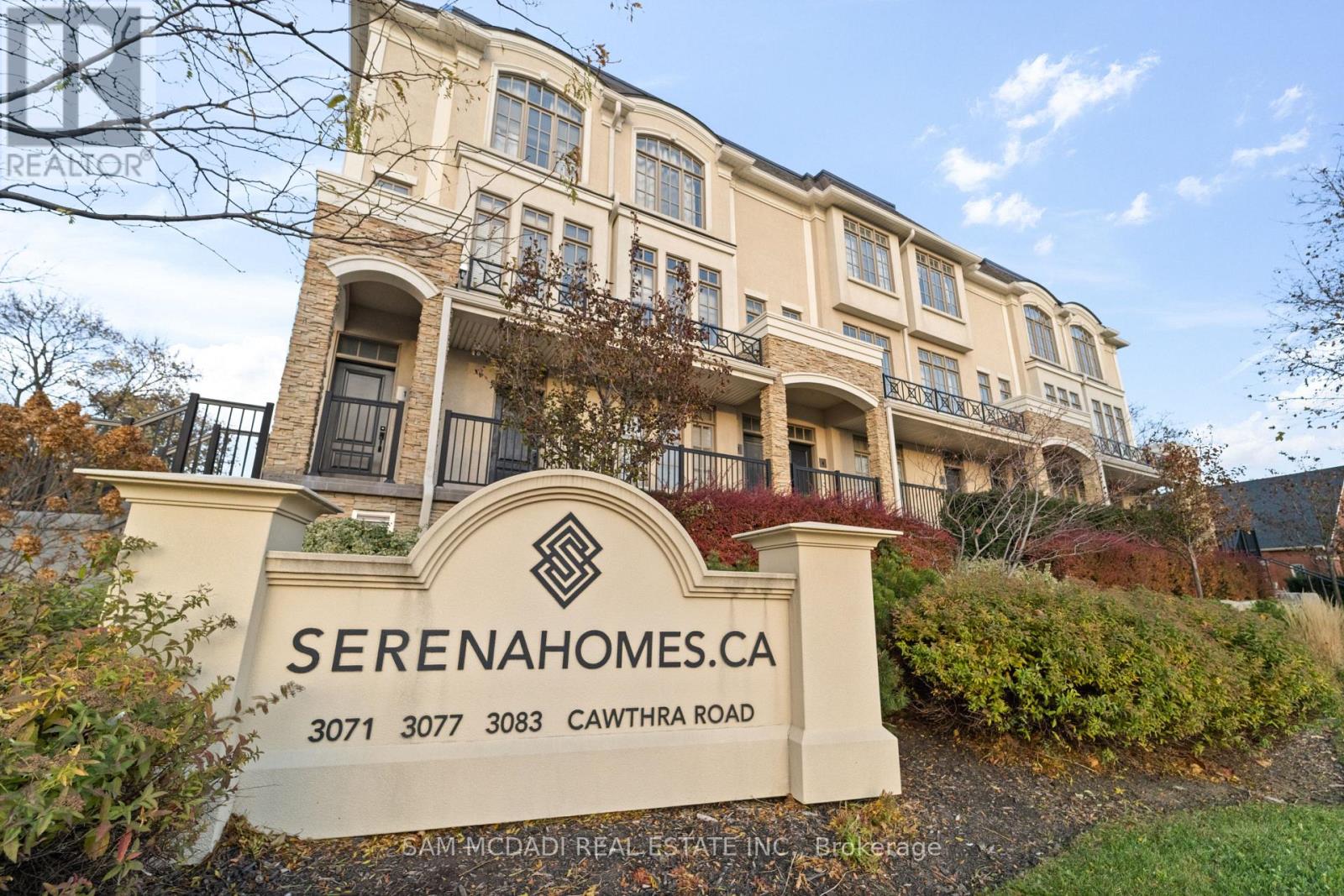 Row / Townhouse for Sale in 23 - 3083 CAWTHRA ROAD|Mississauga (Applewood), Ontario L5A2X4