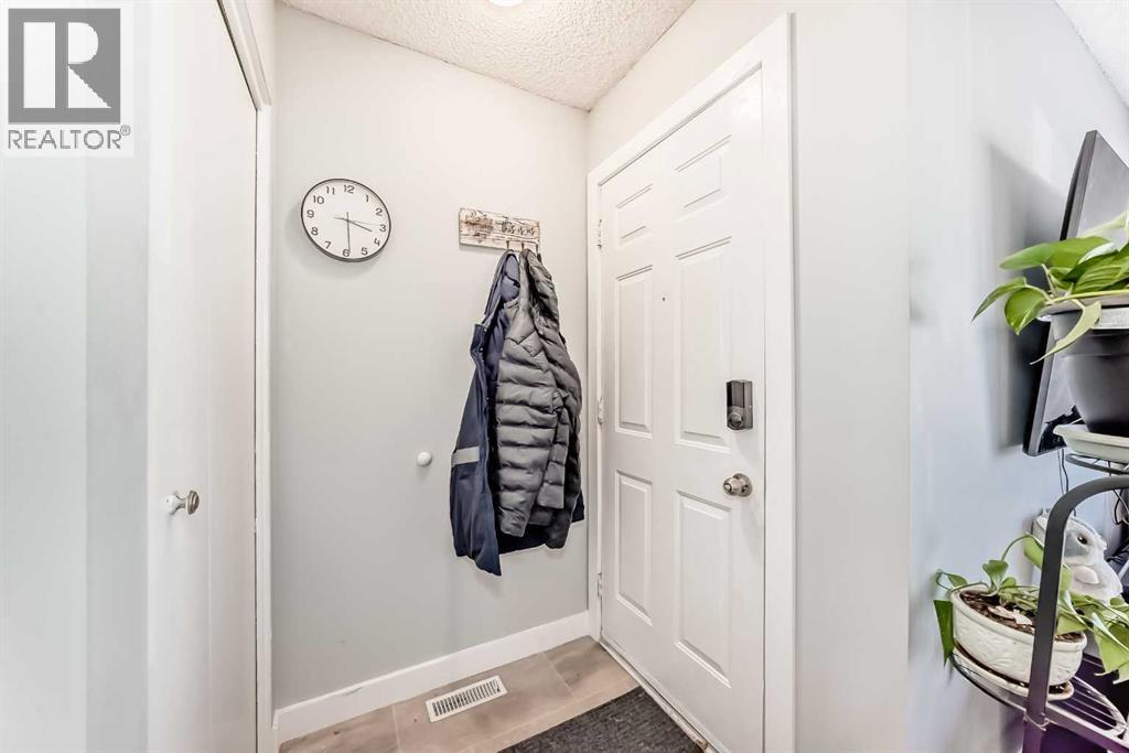 House for Sale in 78 Martinview Crescent NE|Calgary, Alberta T3J2S5 2