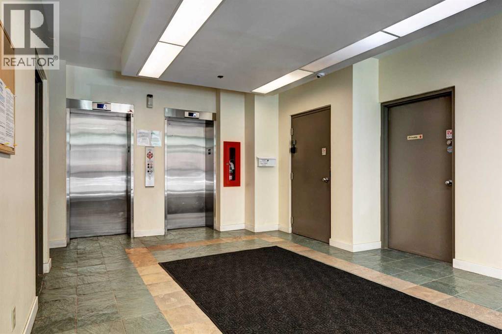 Apartment for Sale in 301, 128 2 Avenue SE|Calgary, Alberta T2G5J5 4