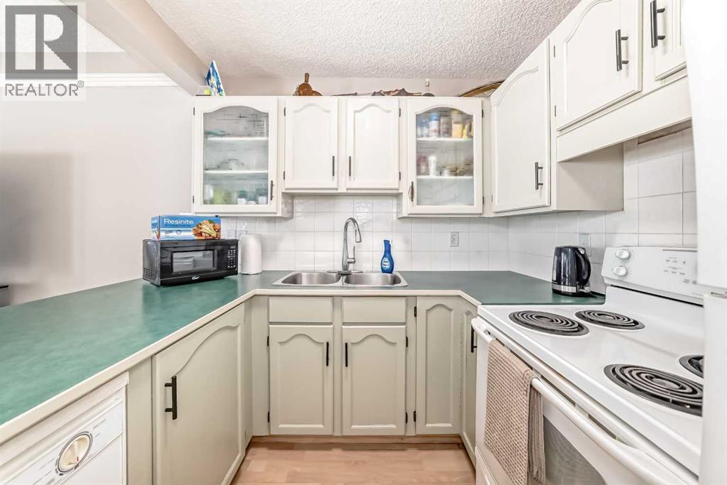 Row / Townhouse for Sale in 144 Country Hills Villas NW|Calgary, Alberta T3K4S8 5