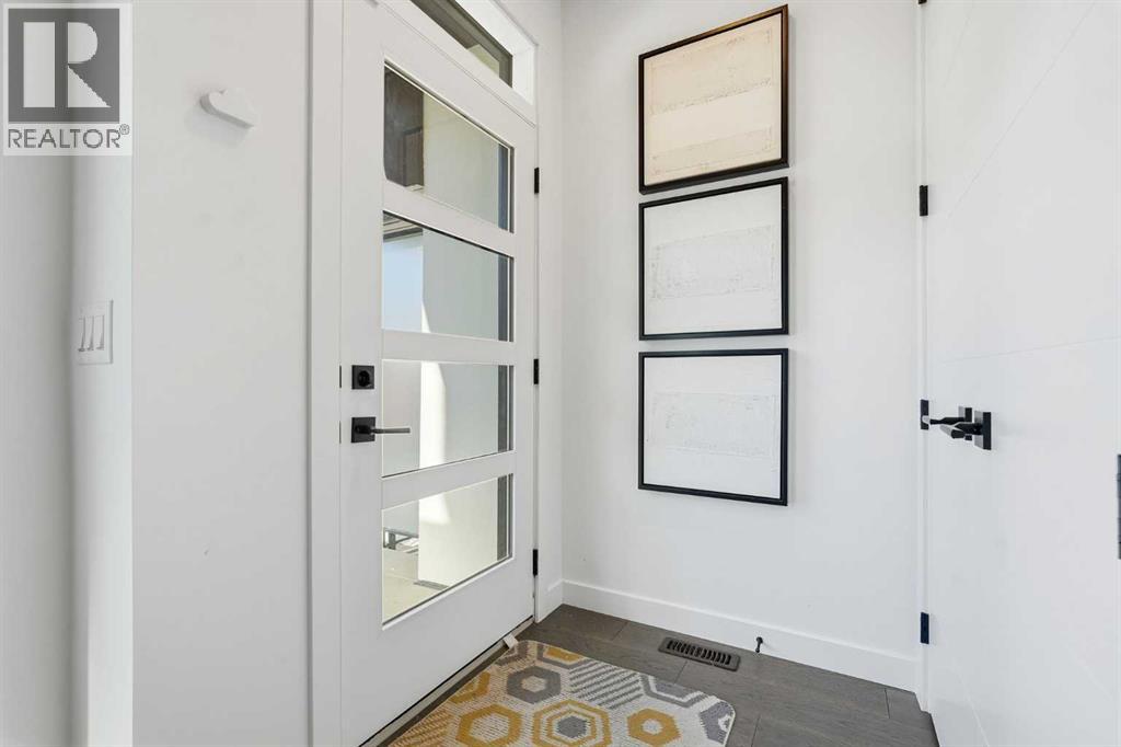 Row / Townhouse for Sale in 2104 17A Street SW|Calgary, Alberta T2T4R8 2