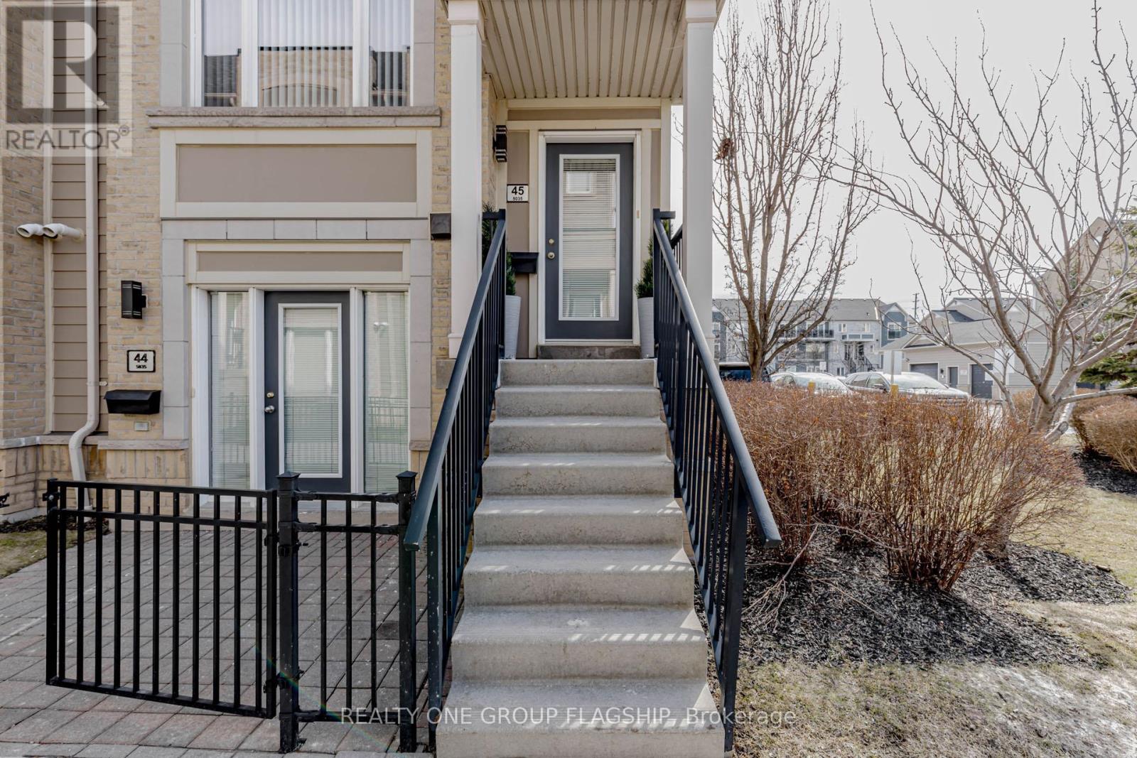 Row / Townhouse for Sale in 45 - 5035 OSCAR PETERSON BLVD BOULEVARD|Mississauga (Churchill Meadows), Ontario L5M0P4 2