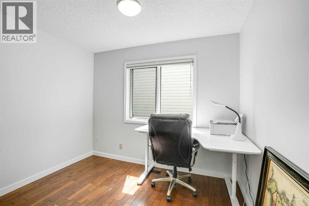 House for Sale in 73 Riverview Close SE|Calgary, Alberta T2C4C5 3