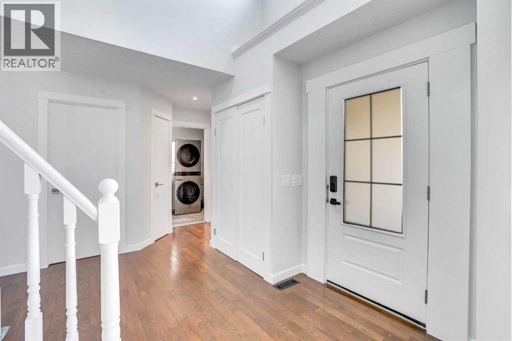 House for Sale in 73 Riverview Close SE|Calgary, Alberta T2C4C5 2