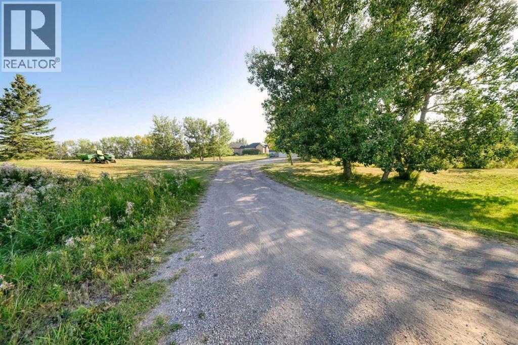 House for Sale in 260044 Bearspaw Road|Rural Rocky View County, Alberta T3R1H4 2