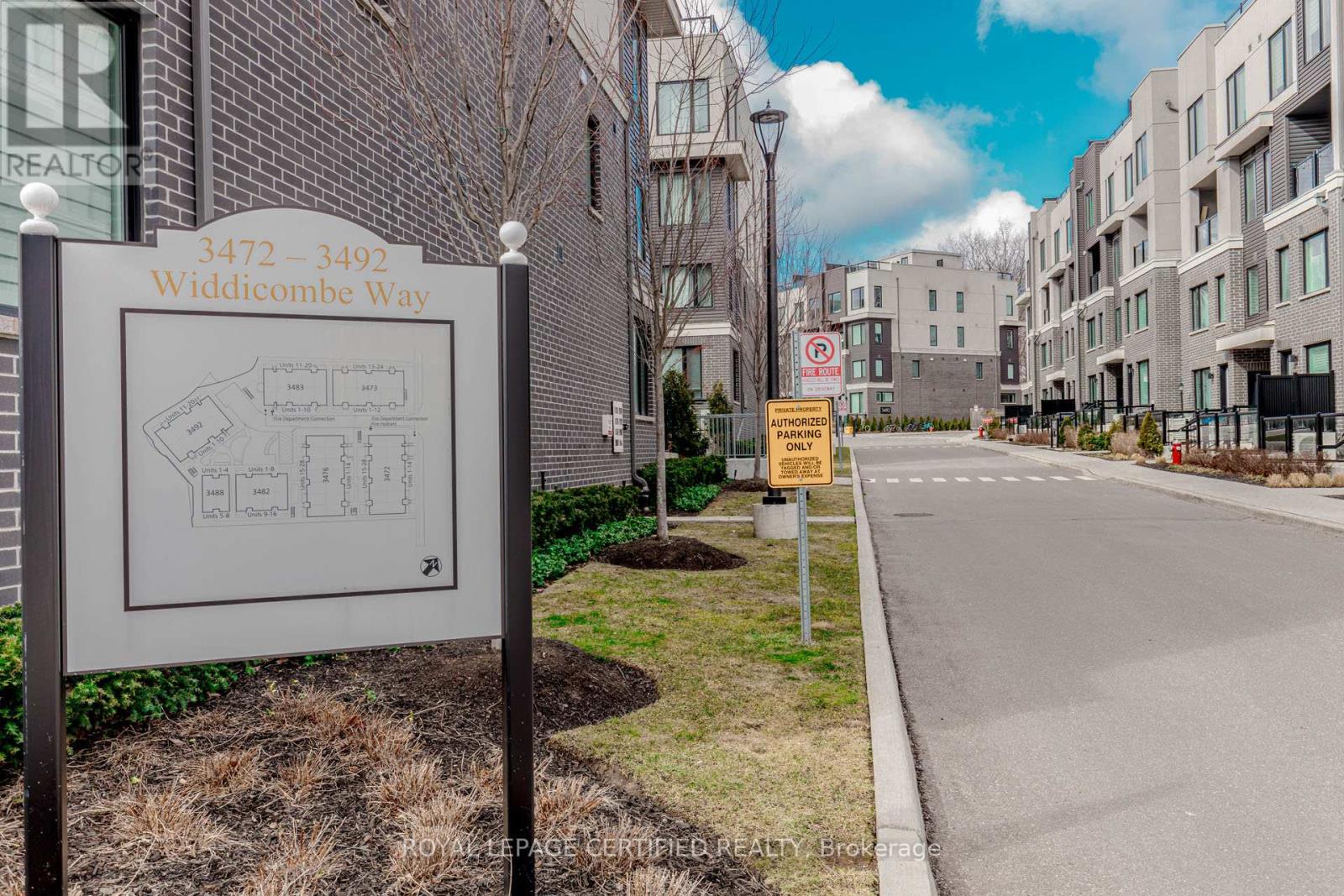 Row / Townhouse for Sale in 16 - 3483 WIDDECOMBE WAY|Mississauga (Erin Mills), Ontario L5L0B8