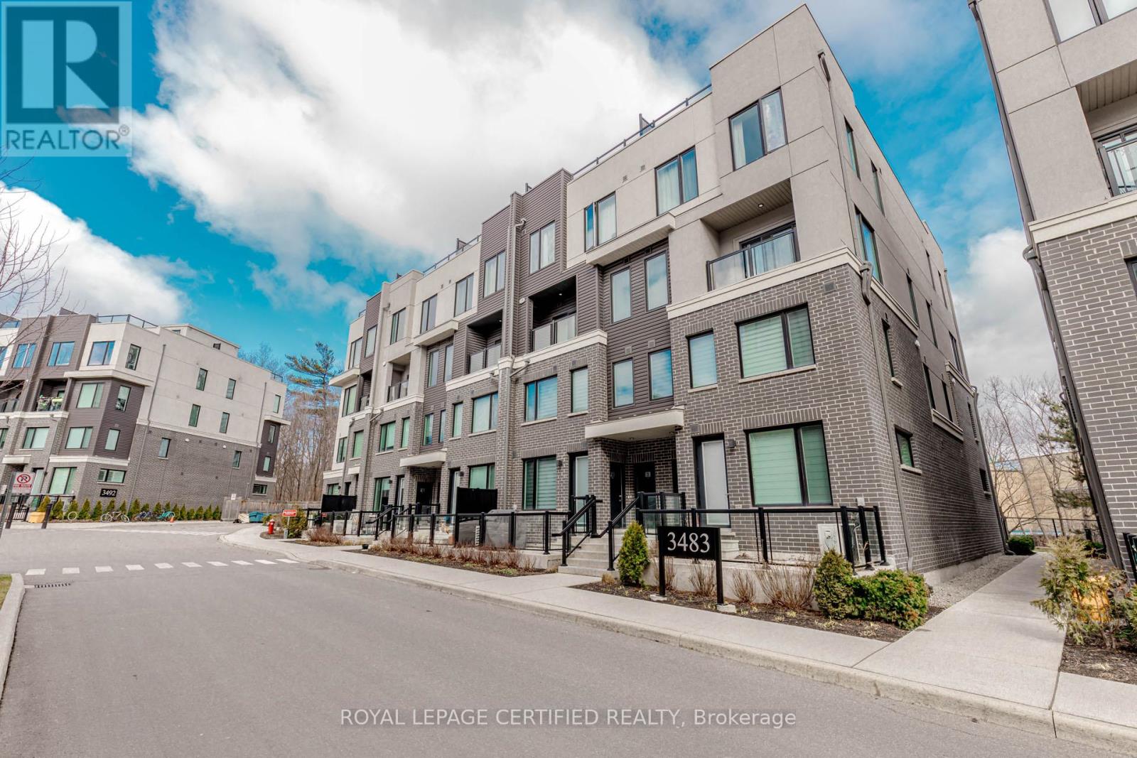 Row / Townhouse for Sale in 16 - 3483 WIDDECOMBE WAY|Mississauga (Erin Mills), Ontario L5L0B8 2