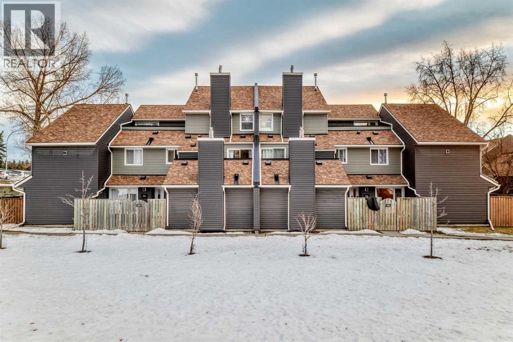 Row / Townhouse for Sale in 257, 66 Glamis Green SW|Calgary, Alberta T3E6V1 2