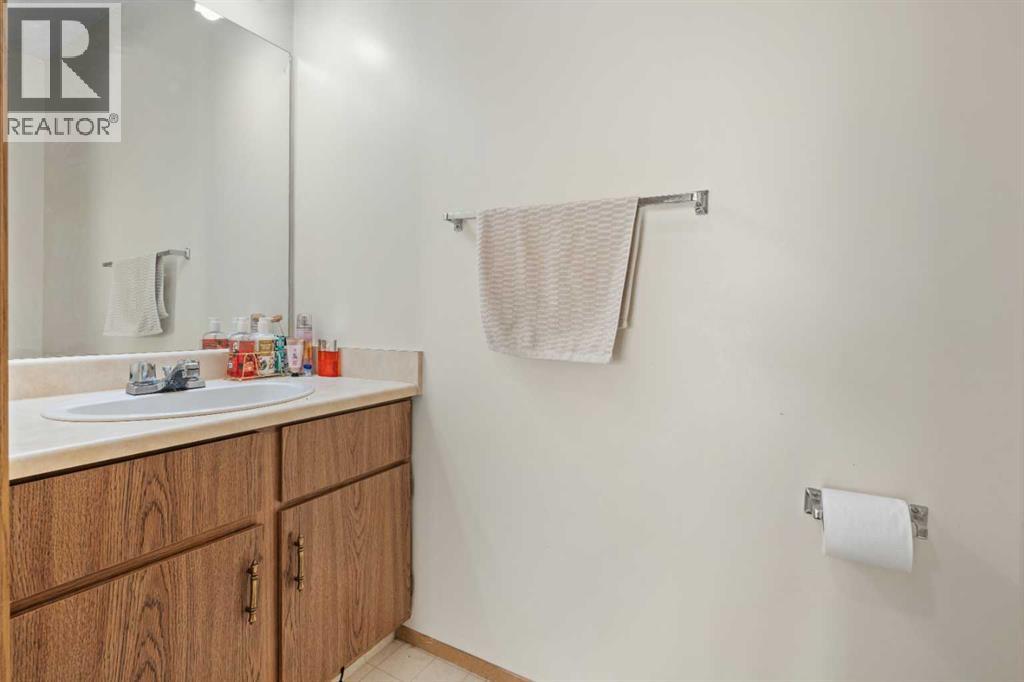 Row / Townhouse for Sale in 49 Range Gardens NW|Calgary, Alberta T3G2H1 4