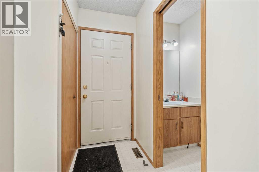 Row / Townhouse for Sale in 49 Range Gardens NW|Calgary, Alberta T3G2H1 3