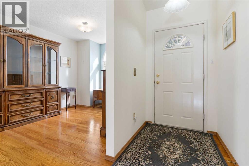 Duplex for Sale in 176 Christie Park Manor SW|Calgary, Alberta T3H2T6 3