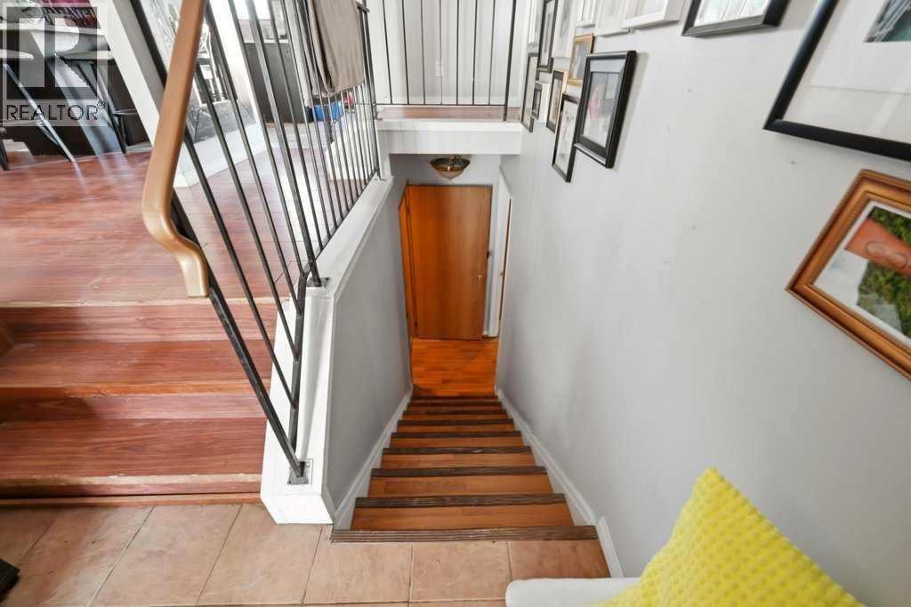 House for Sale in 228 Castleridge Drive NE|Calgary, Alberta T3J1X3 4