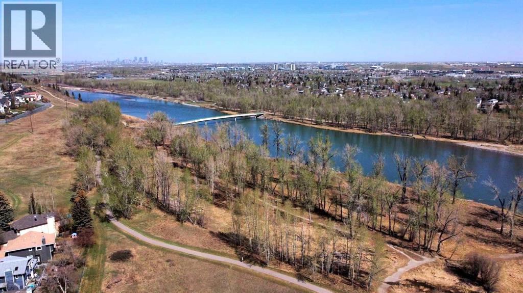 House for Sale in 406 Queensland Place SE|Calgary, Alberta T2J5C9 3